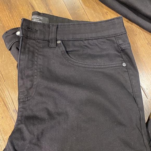 RW&CO Slim-Leg Super Stretch Pant - Black size 33x32 - Picture 7 of 14